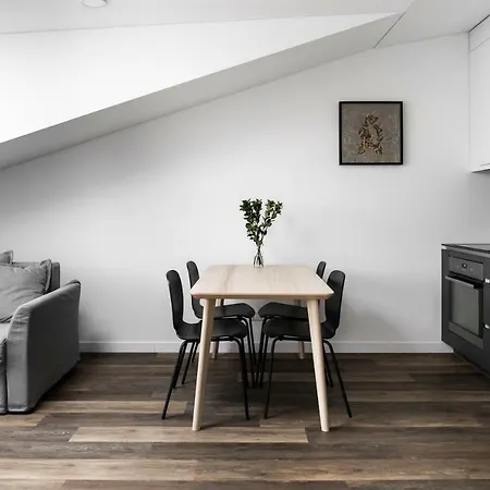 Deluxe By Hostlovers Apartment
