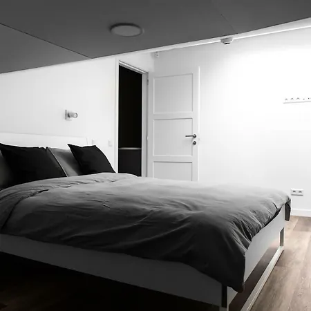 Apartment Deluxe By Hostlovers
