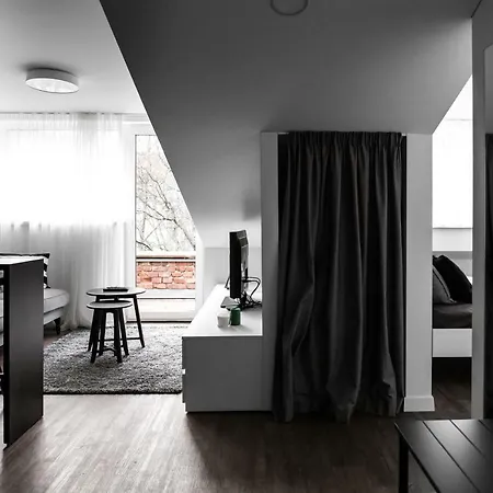 Deluxe By Hostlovers