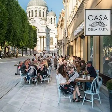 Deluxe By Hostlovers *