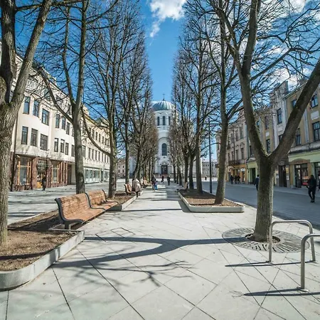 Deluxe By Hostlovers