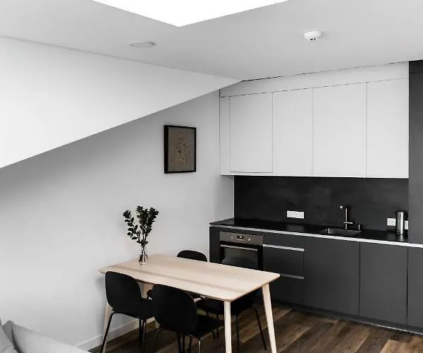 Deluxe By Hostlovers