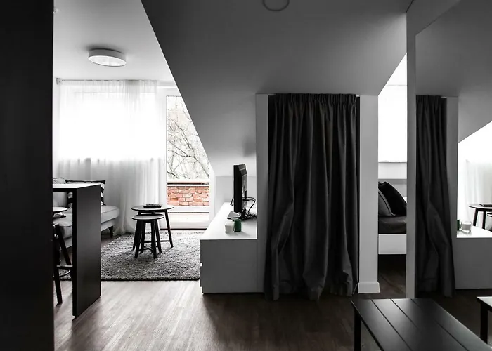 Deluxe By Hostlovers