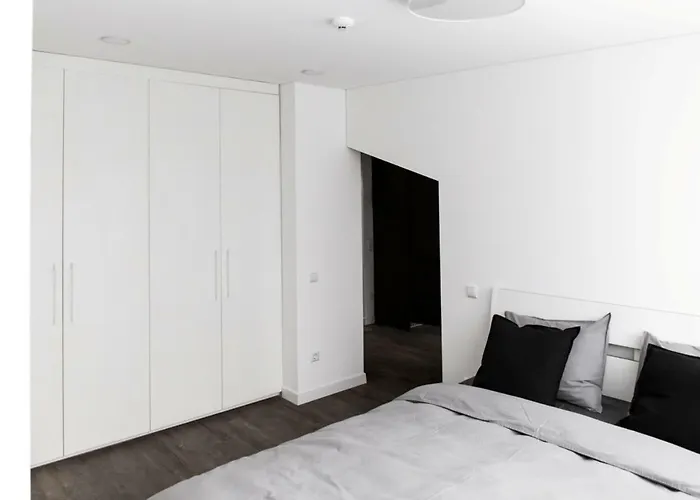 Deluxe By Hostlovers *